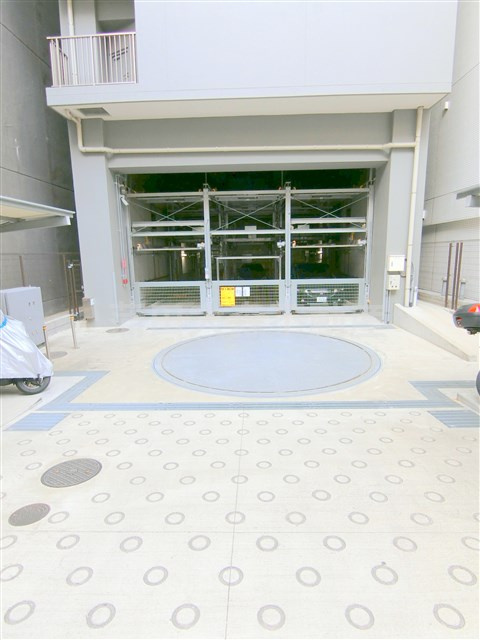 コンフォリア蒲田の駐車場