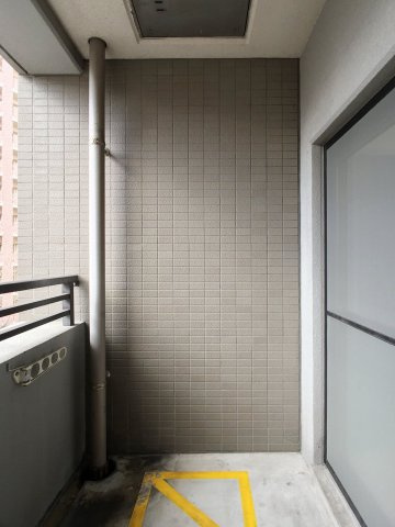 【バルコニー】 | クロスステージ博多駅前 | 別号室の写真になります。現況優先。