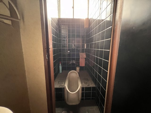 小倉町山際　テナントのトイレ