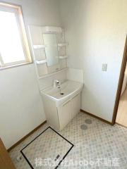 矢巾町高田二世帯中古住宅の独立洗面台|洗面脱衣所