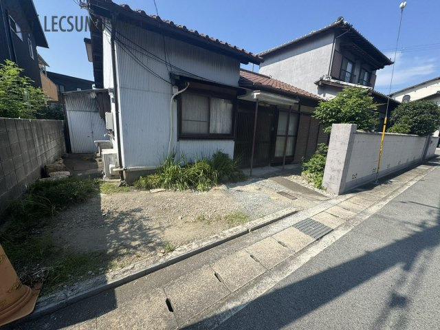 姫路市飾磨区西浜町３丁目／中古戸建【収】の前面道路含む現地写真