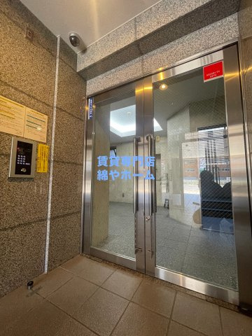 ソレアードトレスなんばWESTのエントランス|建物の内部です