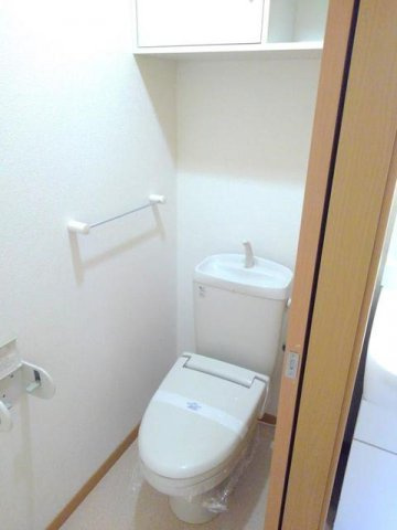 ストラーレ　牛川のトイレ|清潔感のあるトイレです