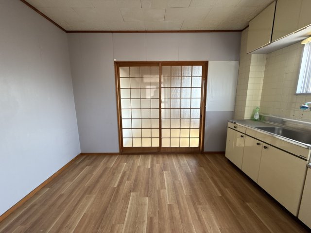 フラワーハイツの居間・リビング