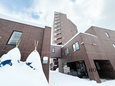 【外観】 | アルファコート白石 | 流行に左右されず、将来にわたって価値が継続する「上質」な佇まい。おしゃれな雰囲気や自然の潤い、親しみやすさといった暮らしを豊かにしてくれる住空間です。