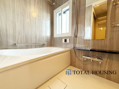 【浴室】 | アルファコート白石 | 一日の疲れを癒してくれる場所なので、快適に過ごして頂く為にゆったりサイズのバスタブを用意しました。是非半身浴をお楽しみ下さい。