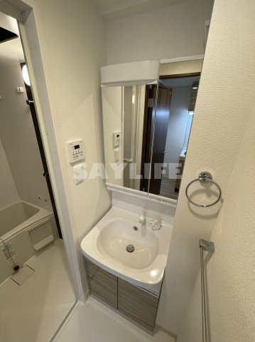 フォーリアライズ大阪イーストゲートの洗面所