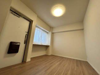 【洋室】 | イトーピア稲毛マンション | 朝起きて、外に出て背伸びをしつつ深呼吸をし良い朝を迎え入れることが出来そうですね！