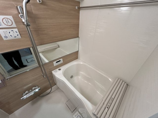 【浴室】 | イトーピア稲毛マンション | ゆったりとくつろぐことのできるバスタブは毎日の疲れを 癒す空間になっています！！親子で一緒に入れる広さがありますので、親子のコミュニケーションの場として♪