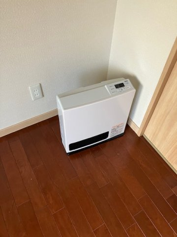 ひばり荘の設備|ガスストーブ設置