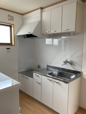 ひばり荘のキッチン|都市ガス用のガスコンロをご用意ください
