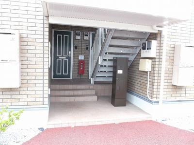 【エントランス】 | リビングタウン結城Ｄ | 宅配ボックス付き！