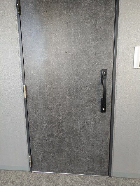 JMFレジデンス浅草橋三丁目の設備|玄関はディンプルキーのダブルロックセキュリティです