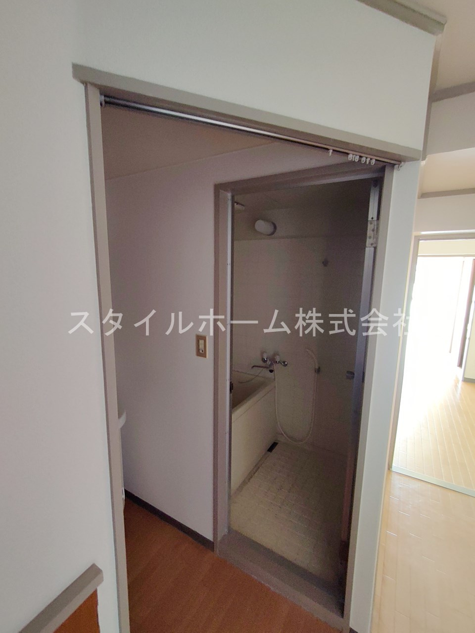 第５フクマルビルの玄関