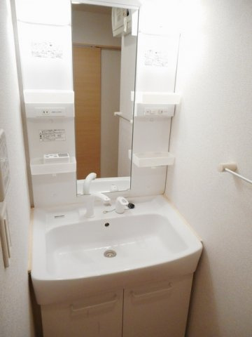 チェリーブロッサムⅠの洗面所|脱衣スペースもあります