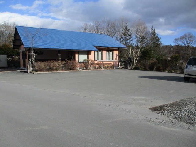 諏訪郡富士見町富士見　売店舗の駐車場