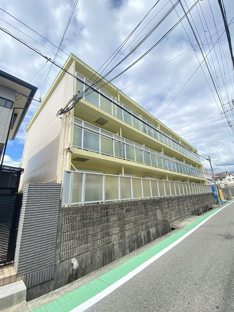 西宮市愛宕山の賃貸マンションの外観