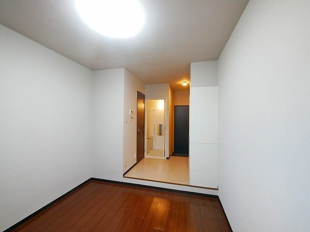 サクセスビルの洋室