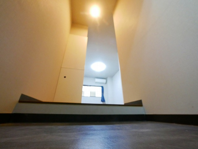 サクセスビルの洋室