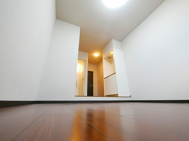 サクセスビルの洋室