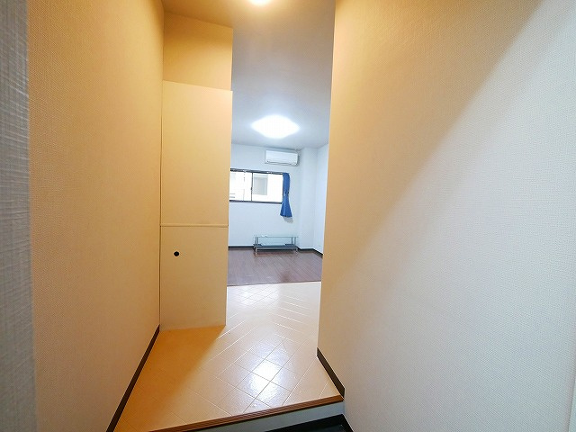 サクセスビルの洋室