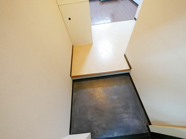 サクセスビルの玄関