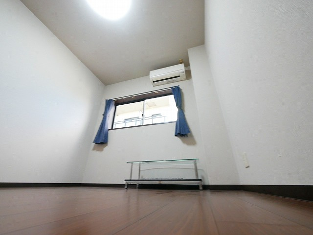 サクセスビルの玄関