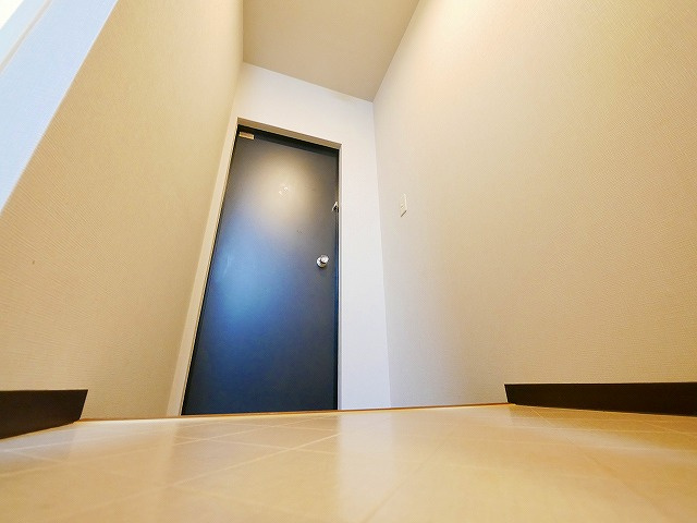 サクセスビルの玄関