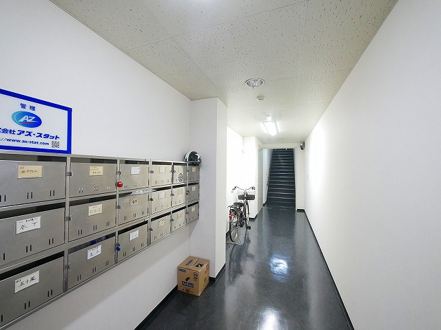 サクセスビルのエントランス|毎日通るエントランスはこのようになっています