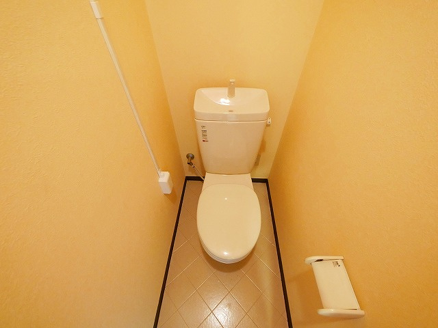 サクセスビルのトイレ|落ち着いた色調のトイレです