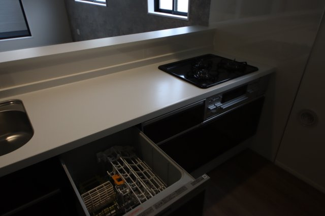 【キッチン】 | 《仲介手数料無料》桜区栄和３丁目4-10(2号棟)新築一戸建てリガーレ | 撮影日 2025年6月6日 16:50 曇り