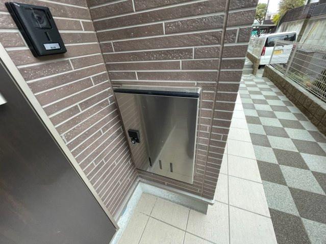 アルバ西岡本のエントランス