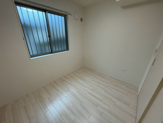 アルバ西岡本の居間・リビング