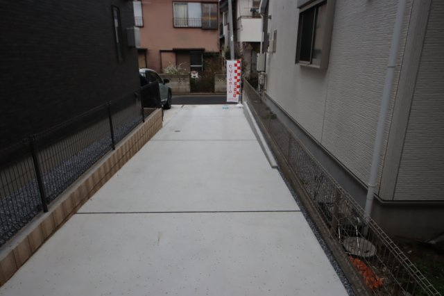 【駐車場】 | 《仲介手数料無料》上尾市緑丘５丁目17-36(全1戸)新築一戸建てクレール | 撮影日 2025年3月15日 15:50 曇り