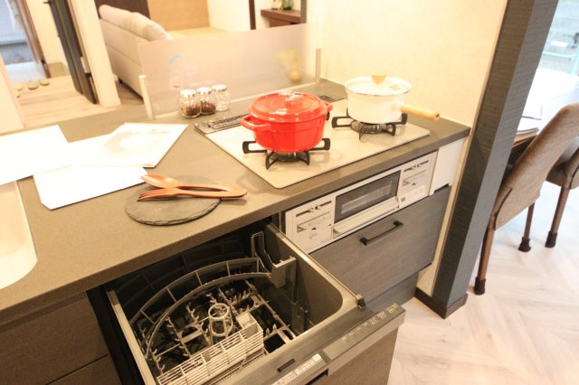 【キッチン】 | 《仲介手数料無料》上尾市緑丘５丁目17-36(全1戸)新築一戸建てクレール | 撮影日 2025年3月15日 15:50 曇り