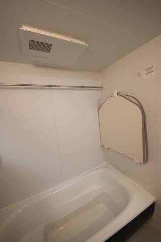 【浴室】 | 《仲介手数料無料》上尾市緑丘５丁目17-36(全1戸)新築一戸建てクレール | 撮影日 2025年3月15日 15:50 曇り