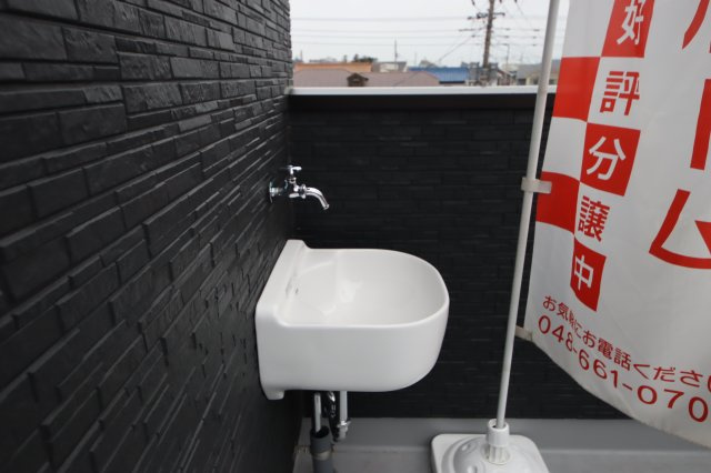 【バルコニー】 | 《仲介手数料無料》上尾市緑丘５丁目17-36(全1戸)新築一戸建てクレール | 撮影日 2025年3月15日 15:50 曇り