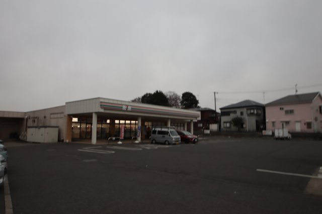 【その他】 | 《仲介手数料無料》上尾市緑丘５丁目17-36(全1戸)新築一戸建てクレール | すぐ近くにセブンイレブンがあります。
撮影日 2025年3月15日 15:50 曇り