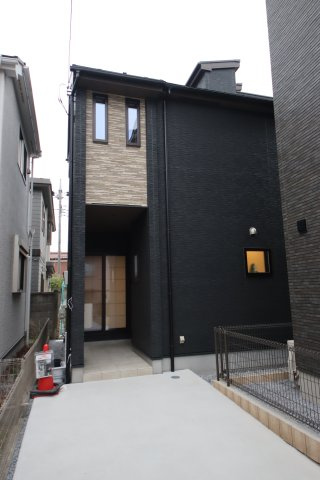 【外観】 | 《仲介手数料無料》上尾市緑丘５丁目17-36(全1戸)新築一戸建てクレール | 撮影日 2025年3月15日 15:50 曇り