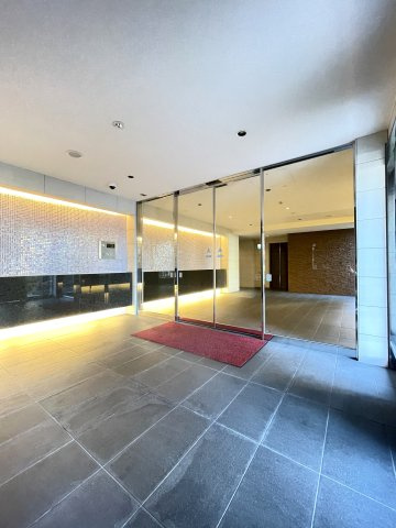 ヴィウーローズメイゾン西新井本町のエントランス|毎日通るエントランスはこのようになっています