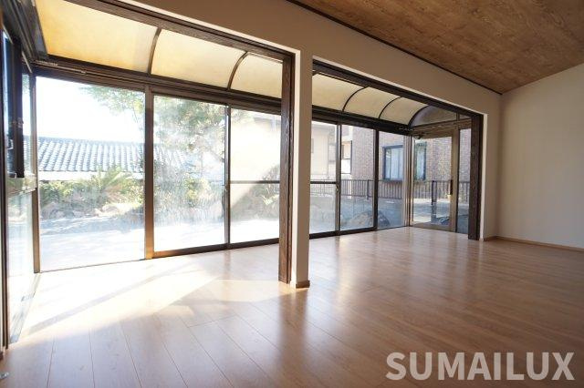 黒髪6丁目戸建の居間・リビング