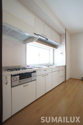 黒髪6丁目戸建のキッチン