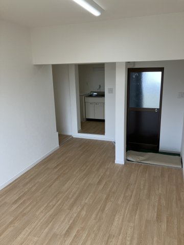 大手町ハイツの居間・リビング