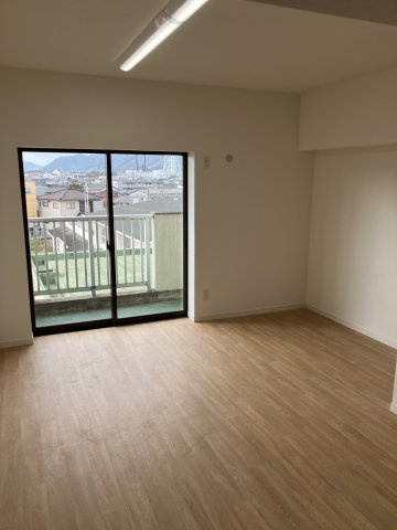 大手町ハイツの居間・リビング