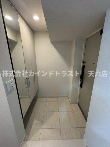 ソルティア東梅田の玄関|おしゃれな内装です