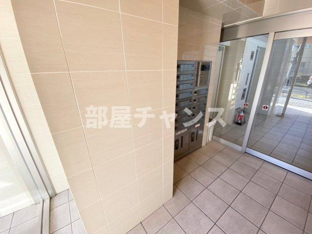 RAFFLE SHINSAKAEのエントランス