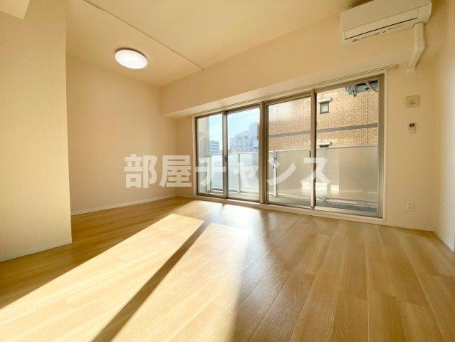 RAFFLE SHINSAKAEの居間・リビング