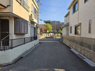 【前面道路含む現地写真】