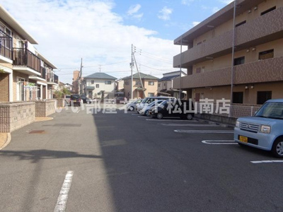 【駐車場】 | バリュアブル　E棟