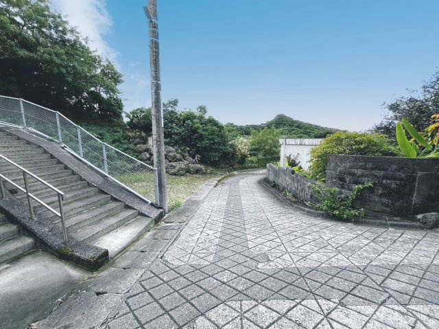 【売地】南城市大里字大里－１区画の前面道路含む現地写真|【売地】
お気軽にお問合せください。
